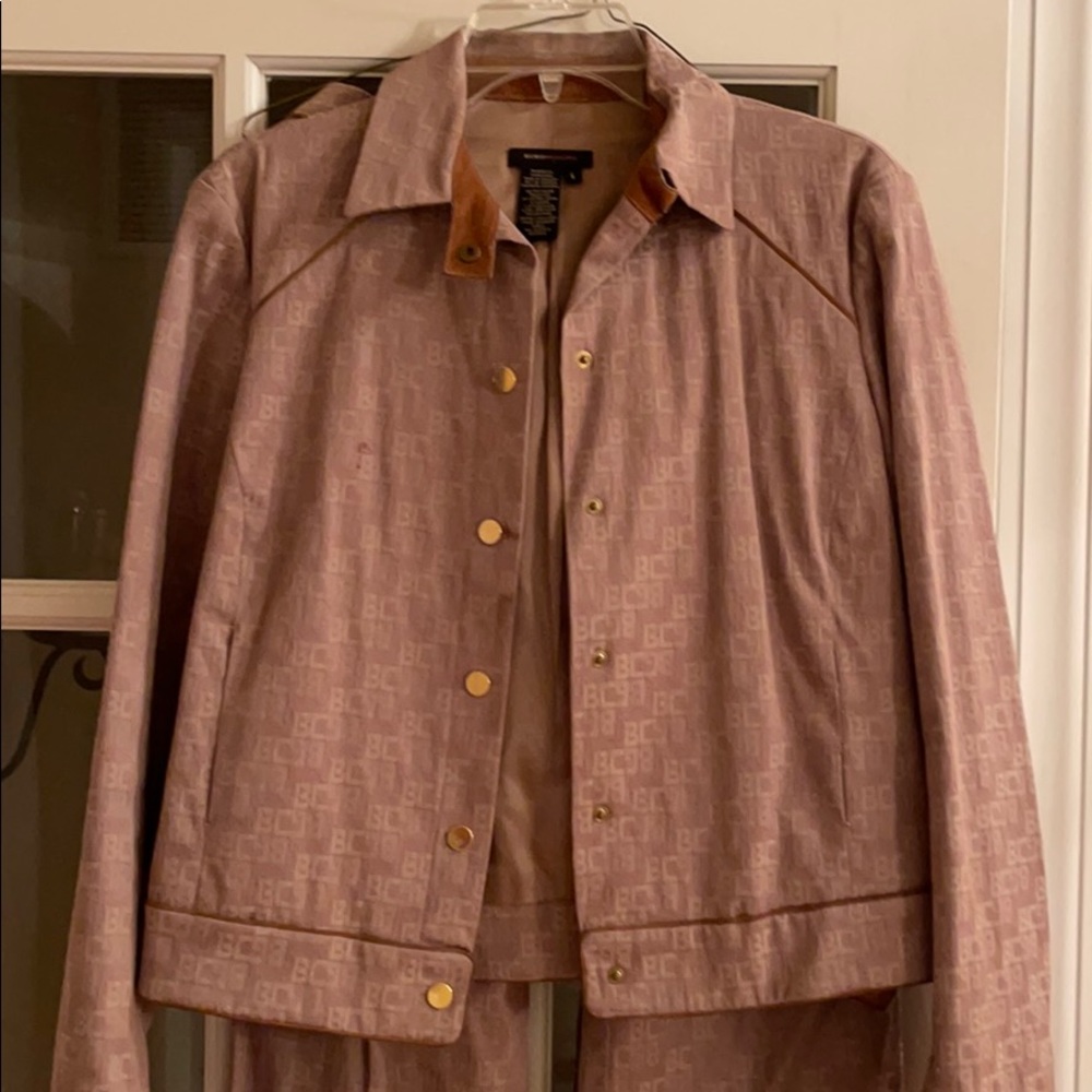 BCBG pants suit.. Amazing pant 10 jacket 6